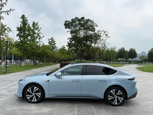 NIO NIO ET5 2022 75kWh — Фото автомобиля 4