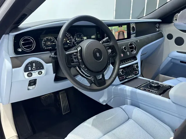 Rolls-Royce Ghost — Фото автомобиля 15