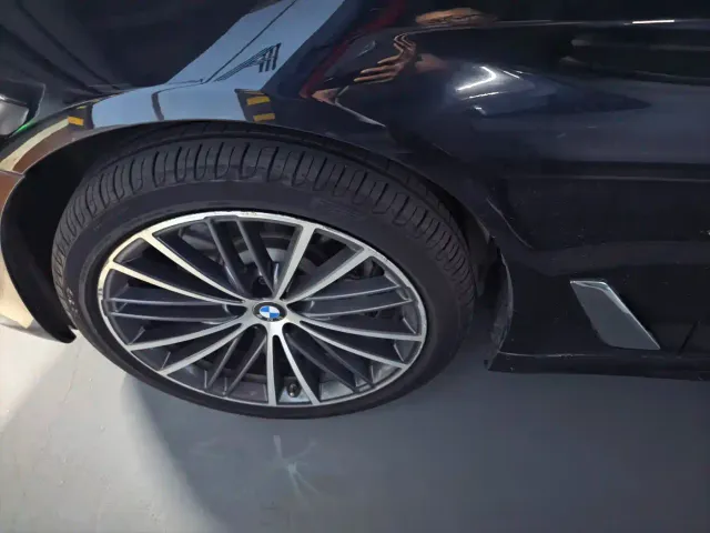 BMW 5 Series — Фото автомобиля 3