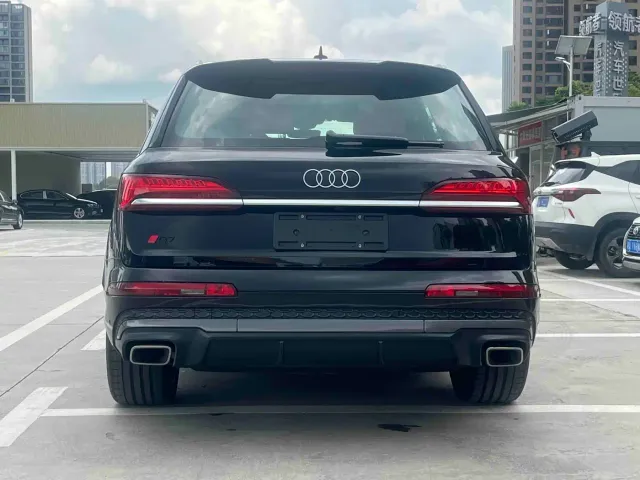 Audi Q7 — Фото автомобиля 7