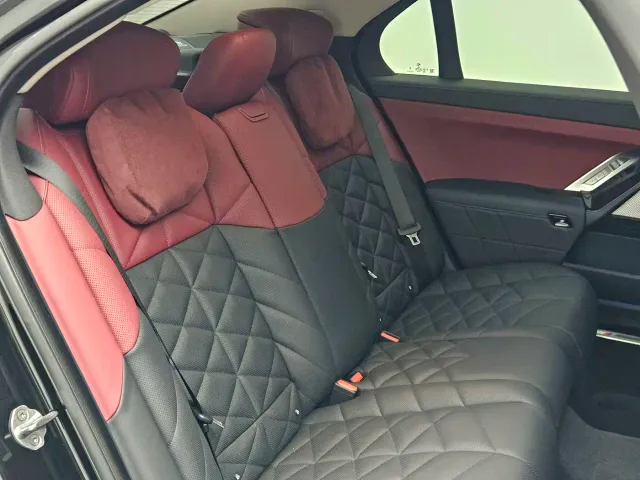 BMW 7 Series — Фото автомобиля 11