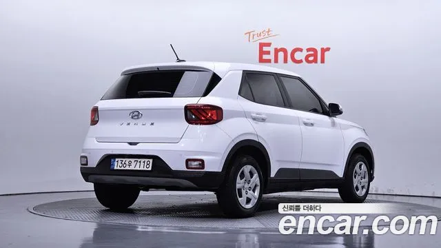 Hyundai Venue — Фото автомобиля 2