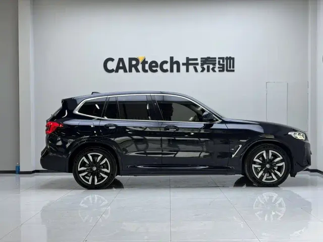 BMW iX3 — Фото автомобиля 7