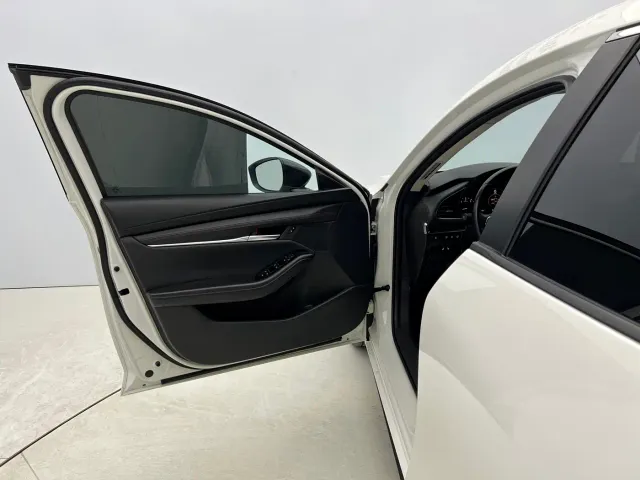 Mazda Mazda3 Axela 2021 2.0L Automatic Quality Elegance — Фото автомобиля 21