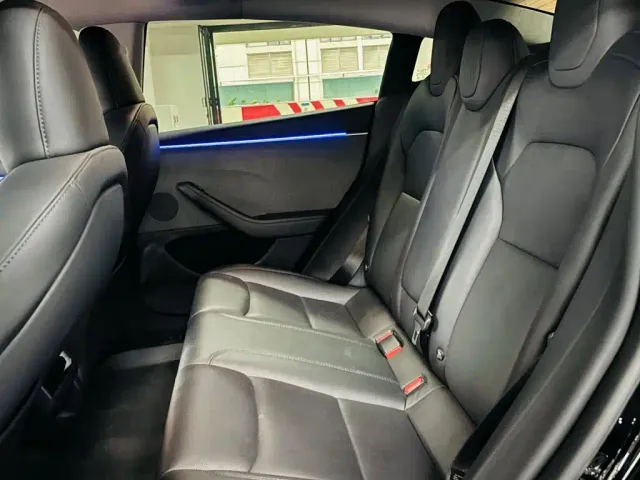 Tesla Model 3 — Фото автомобиля 9