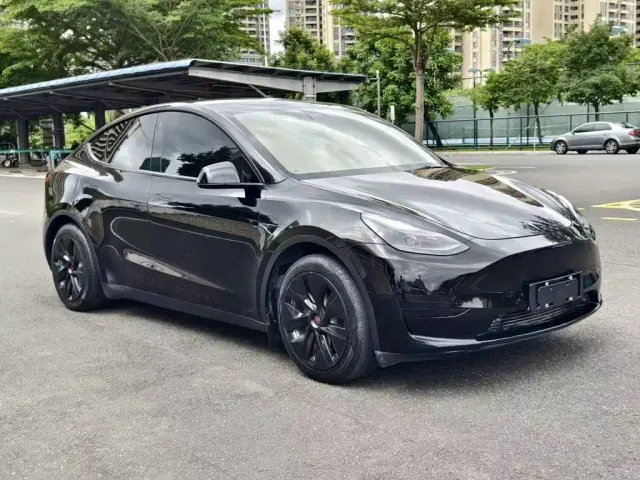 Tesla Model Y — Фото автомобиля 6