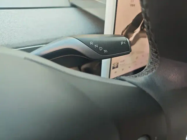 Tesla Model Y — Фото автомобиля 15