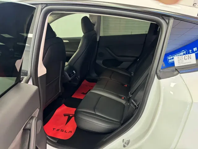 Tesla Model Y — Фото автомобиля 10
