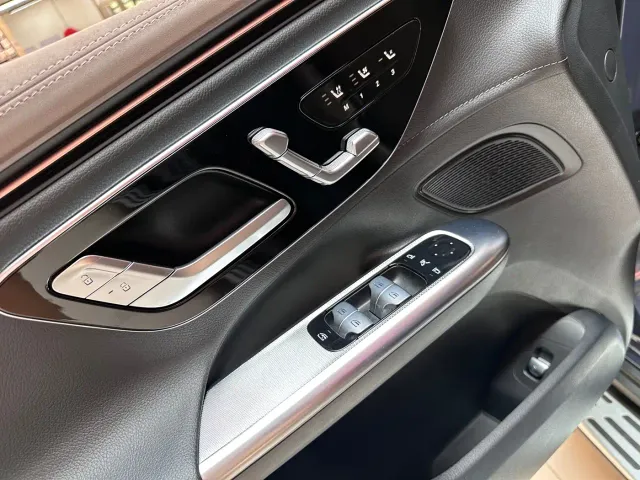 Mercedes-Benz EQE SUV — Фото автомобиля 14