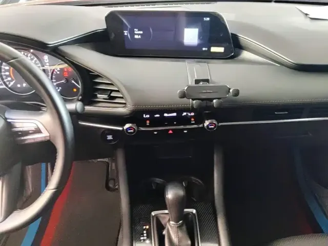 Mazda Axela — Фото автомобиля 12