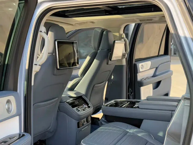 Lincoln Navigator — Фото автомобиля 8