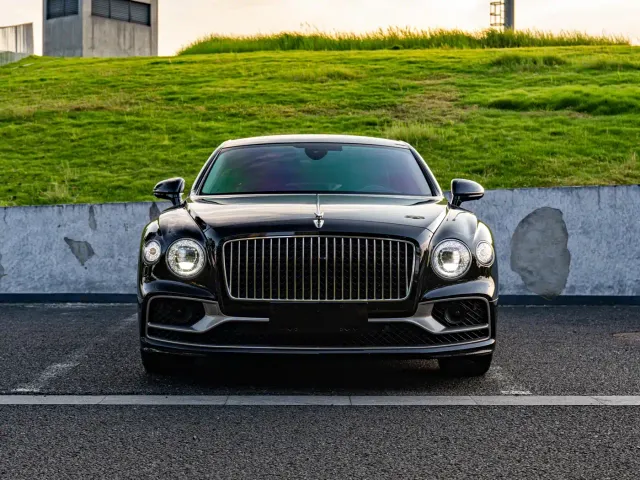 Bentley Flying Spur — Фото автомобиля 2