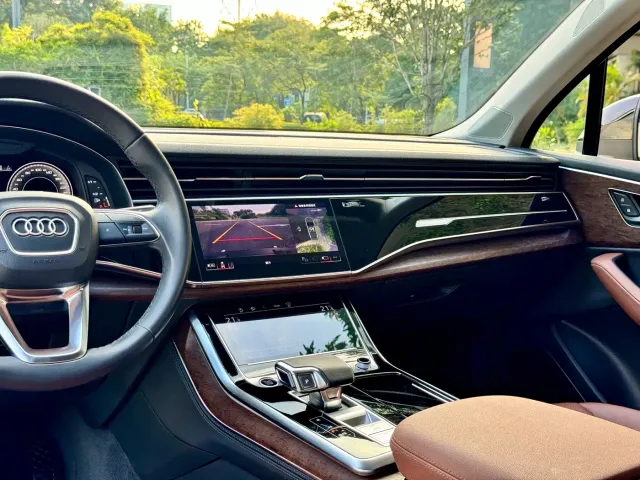 Audi Q7 — Фото автомобиля 7
