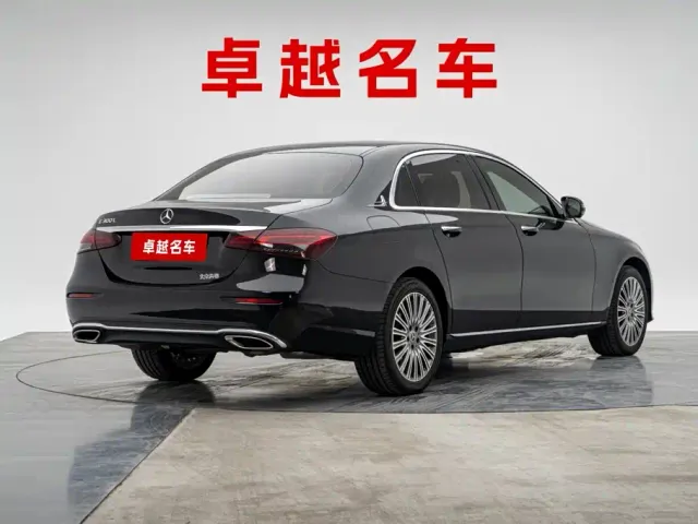 Mercedes-Benz E-Class — Фото автомобиля 5