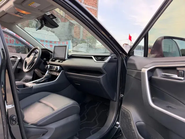 Toyota RAV4 — Фото автомобиля 12