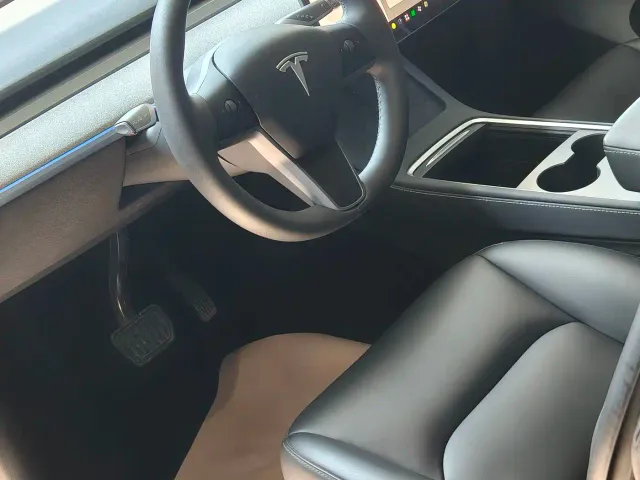 Tesla Model Y — Фото автомобиля 4