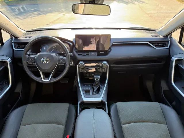 Toyota RAV4 — Фото автомобиля 6