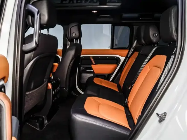 Land Rover Defender — Фото автомобиля 9
