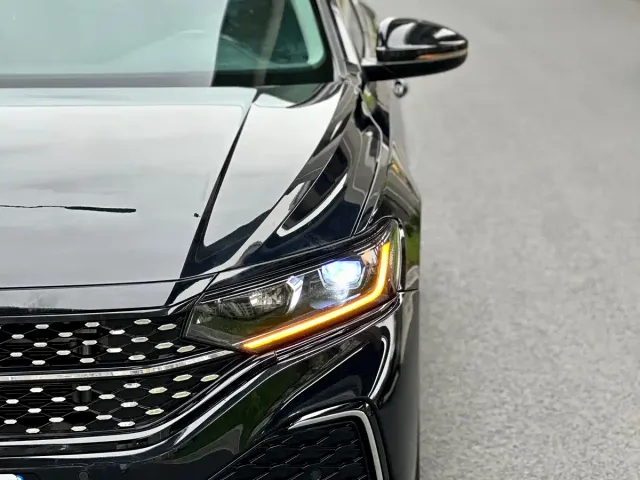Volkswagen Passat — Фото автомобиля 4
