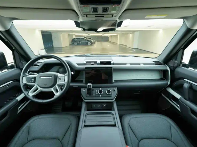 Land Rover Defender — Фото автомобиля 18