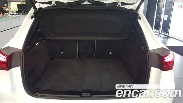 Mercedes-Benz EQA — Фото автомобиля 11