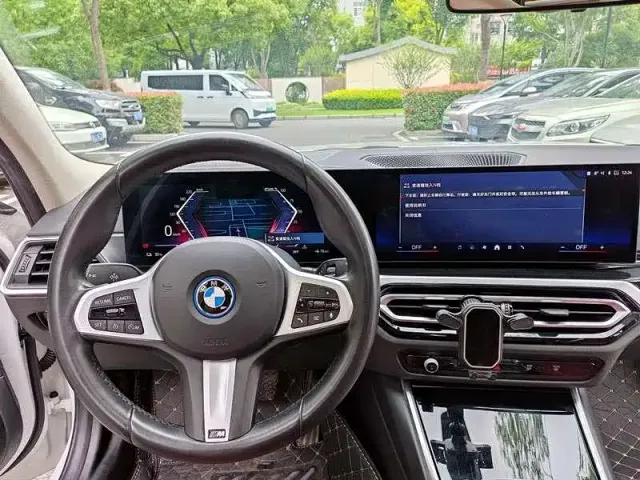 BMW i3 — Фото автомобиля 11