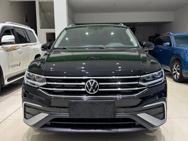 Volkswagen Tiguan L — Фото автомобиля 3