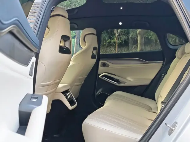 BYD Song L EV — Фото автомобиля 9