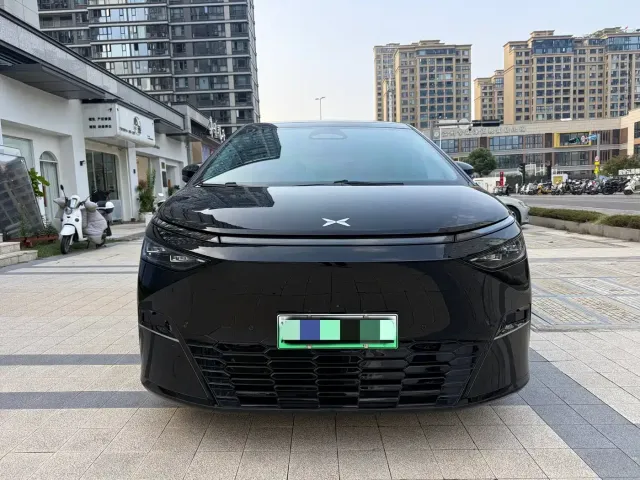 Xpeng X9 — Фото автомобиля 2