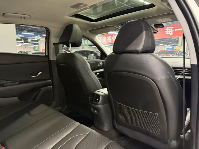 Hyundai Elantra — Фото автомобиля 4