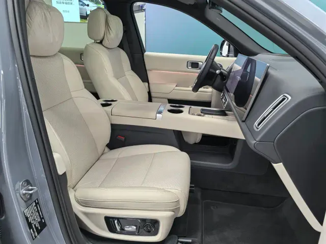 Li Auto L8 — Фото автомобиля 13