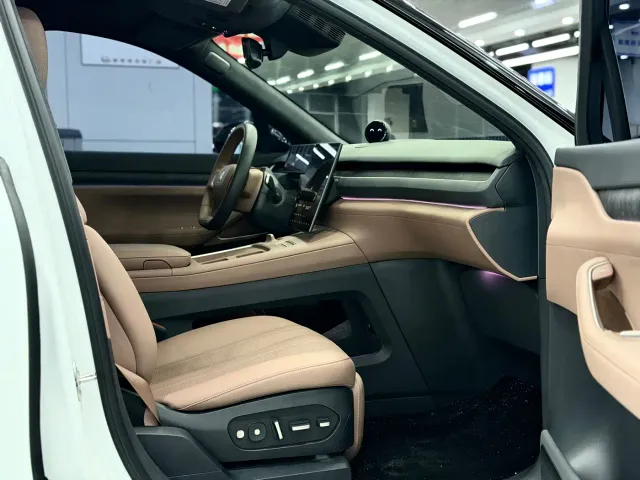 Nio ES8 — Фото автомобиля 9