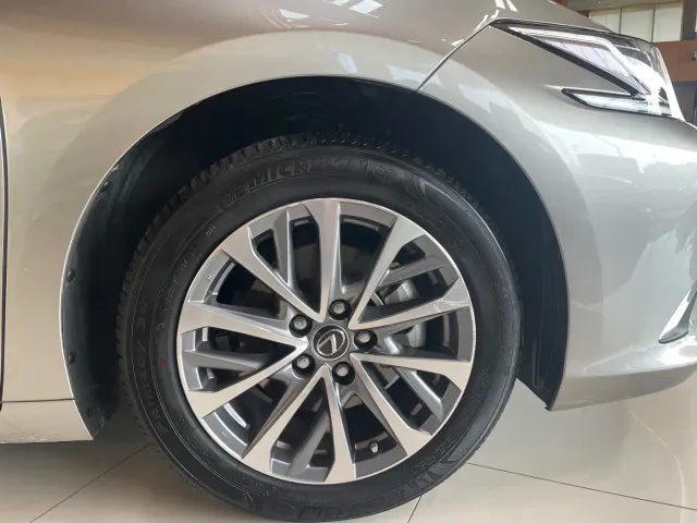 Lexus Lexus ES 2022 300h Excellence Edition — Фото автомобиля 4
