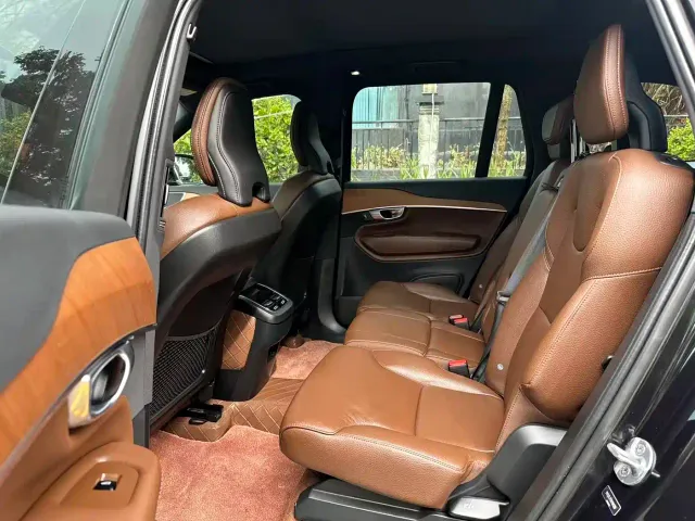 Volvo XC90 — Фото автомобиля 5