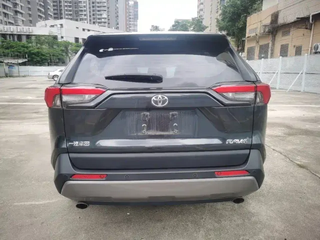 Toyota RAV4 — Фото автомобиля 3