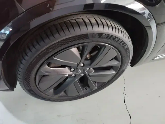 Li Auto L8 — Фото автомобиля 22