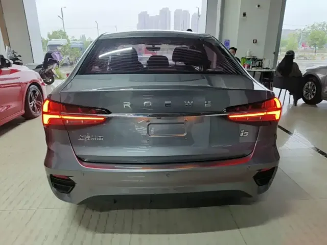Roewe i5 — Фото автомобиля 5