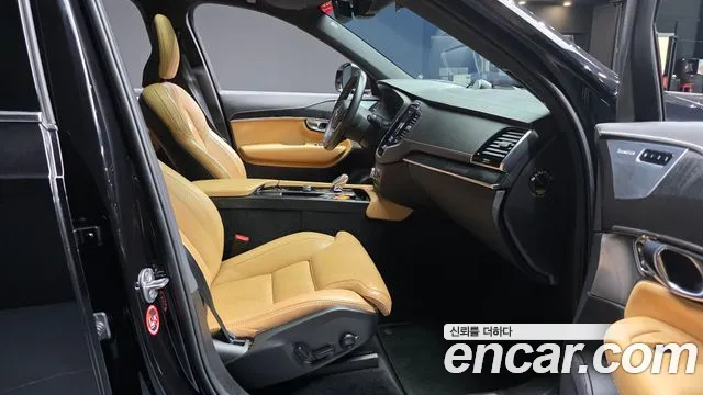 Volvo XC90 — Фото автомобиля 16