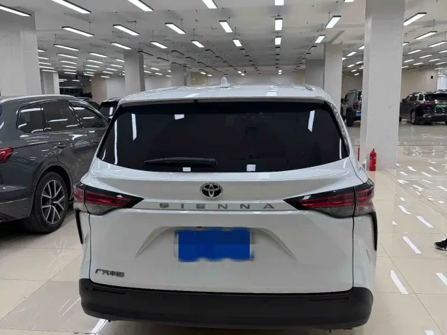 Toyota Sienna — Фото автомобиля 5