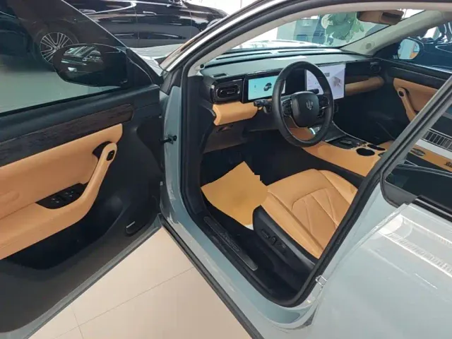 Leapmotor C11 — Фото автомобиля 15