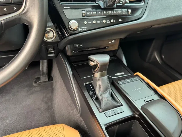 Lexus ES — Фото автомобиля 13