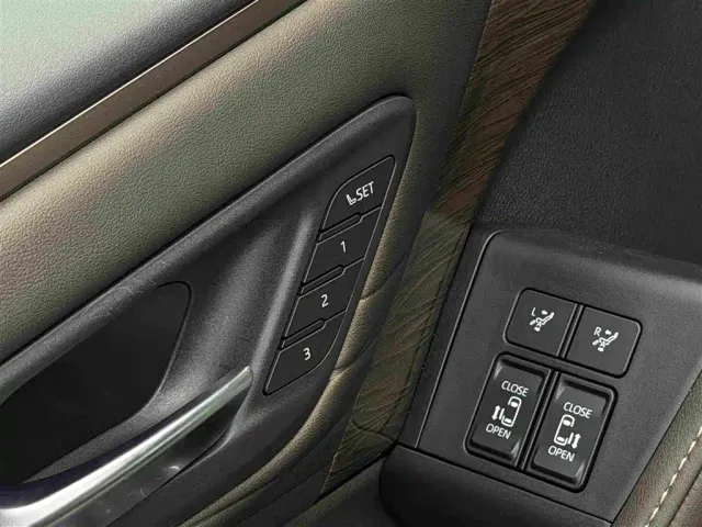 Toyota Vellfire — Фото автомобиля 7