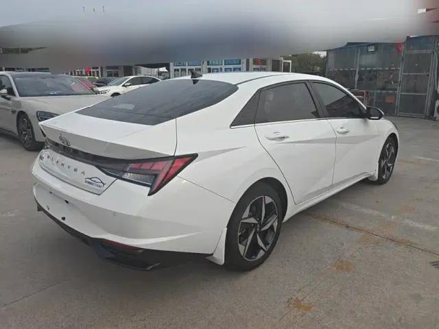 Hyundai Elantra — Фото автомобиля 3