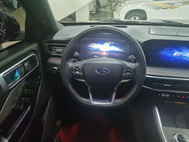 Ford Explorer — Фото автомобиля 18