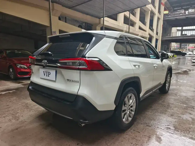 Toyota Wildlander — Фото автомобиля 16