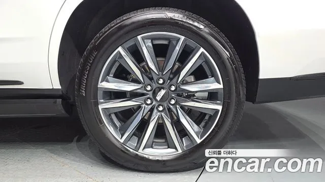 Cadillac Escalade Generation 5 — Фото автомобиля 21