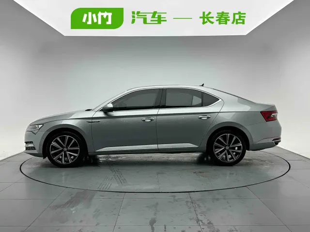 Skoda Superb — Фото автомобиля 3