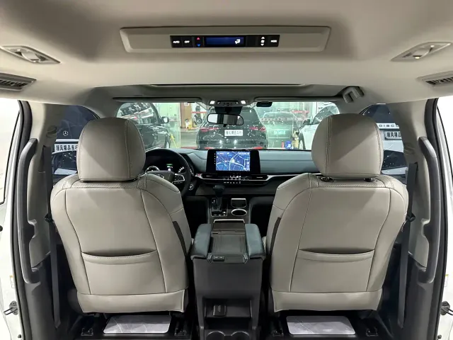 Toyota Sienna — Фото автомобиля 18