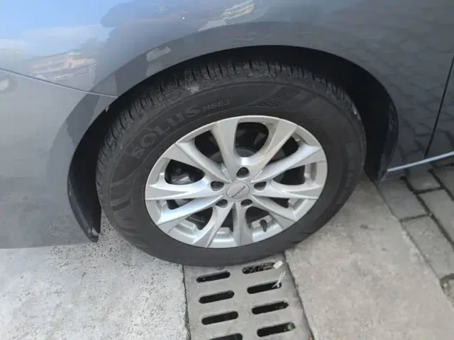 Roewe i5 — Фото автомобиля 22