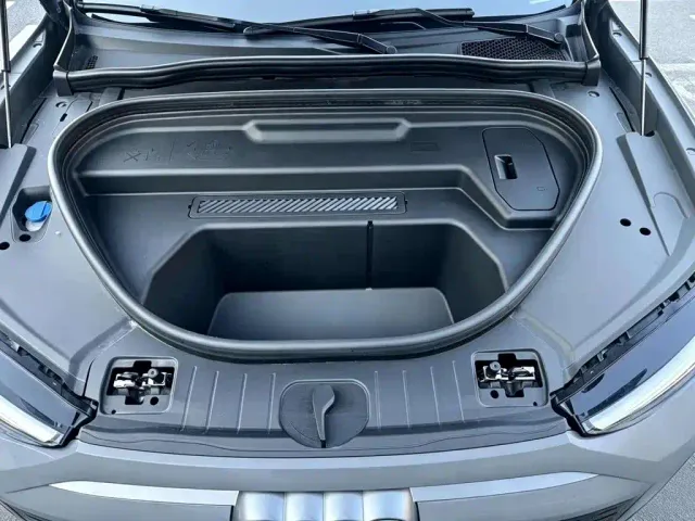 Audi Q6L e-tron — Фото автомобиля 6